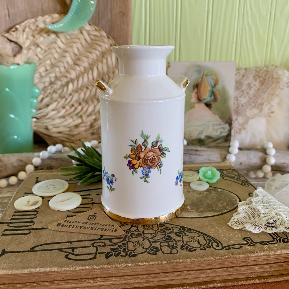 Vintage Ceramic Floral Shaker 🧚 Unique Home Decor / Kitchen / Bath / Gift